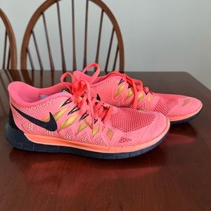 Womens Nike free shoes size 9